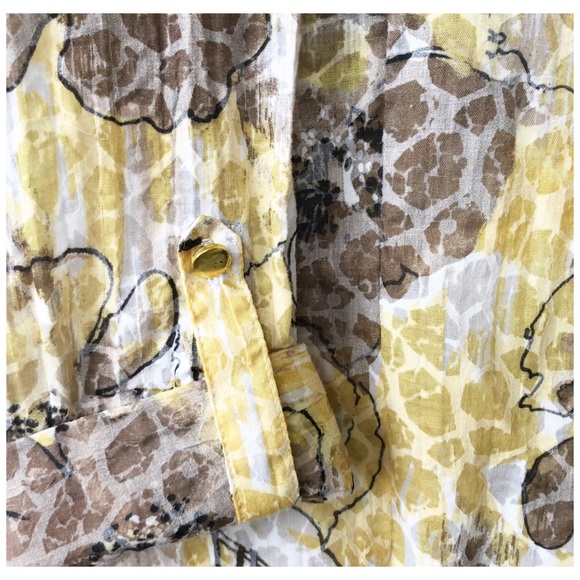 JM Collection ♥️ V-Neck Shirt 🪺 - Picture 5 of 7